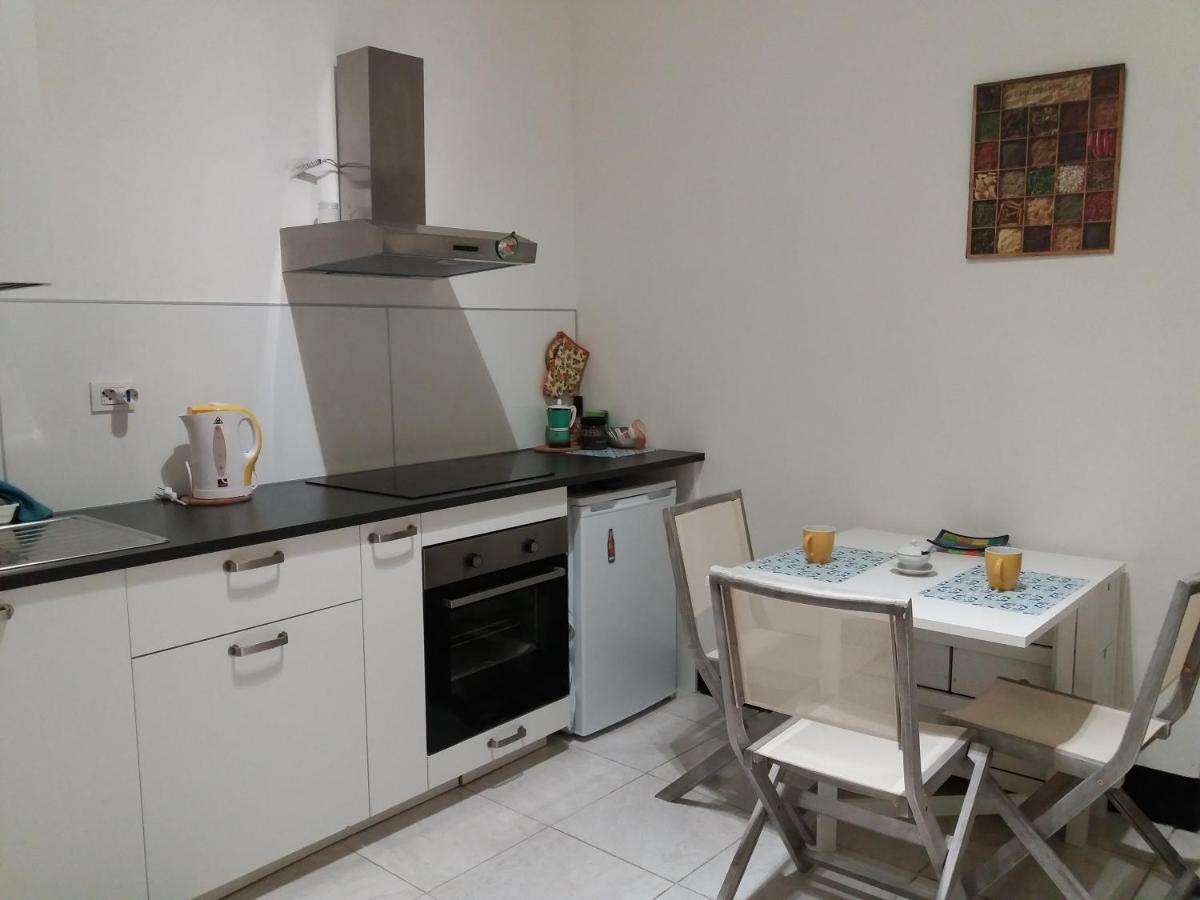 Residenza Dell'Orto Apartment Киавари Екстериор снимка